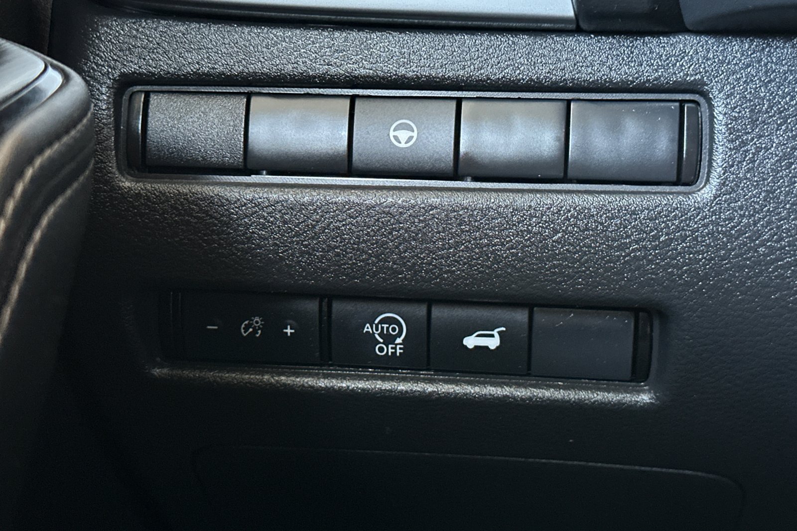 Used 2025 Nissan Rogue SV FWD image 35
