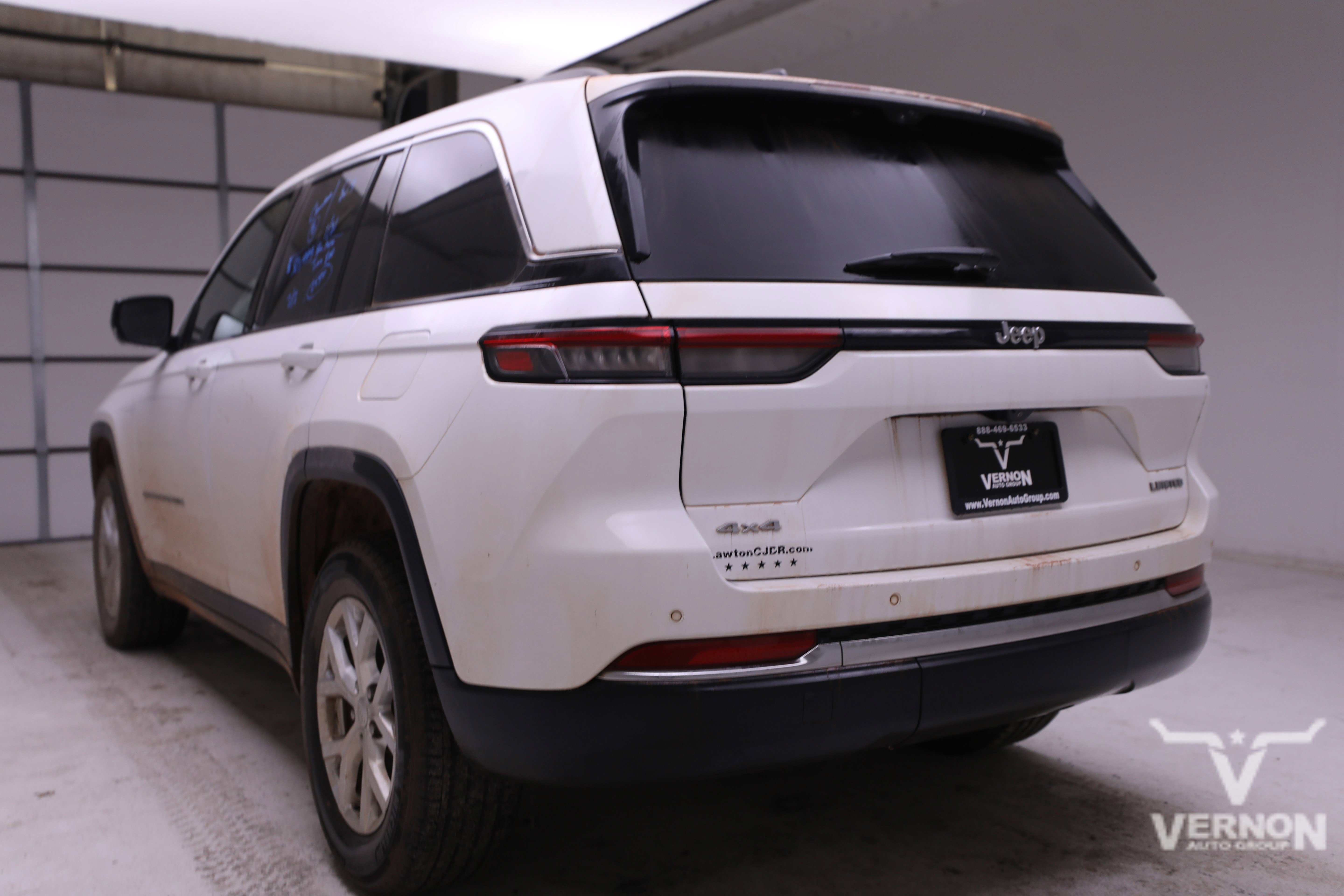 Used 2023 Jeep Grand Cherokee Limited w/ Luxury Tech Group II image 2