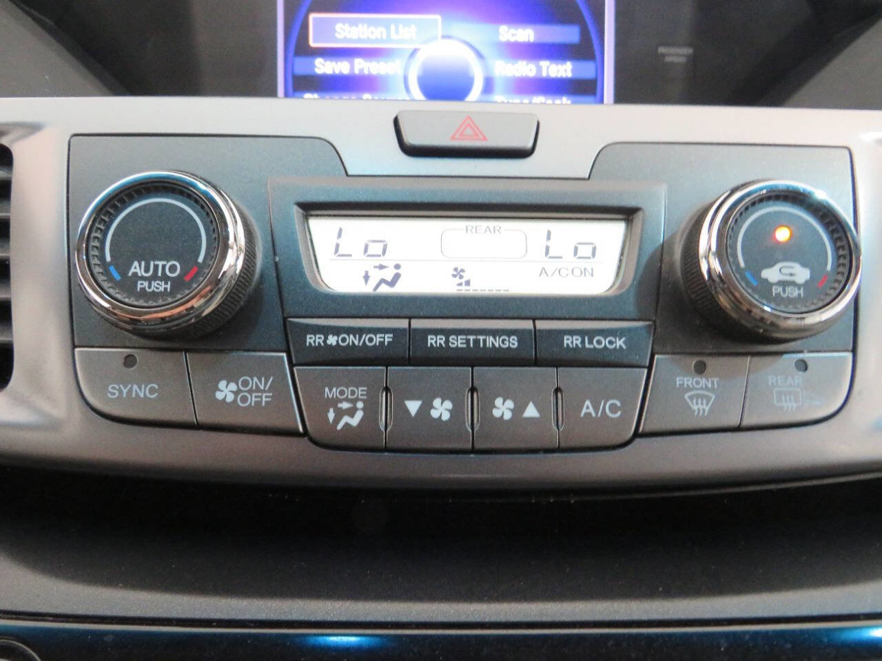 Used 2017 Honda Odyssey SE image 24