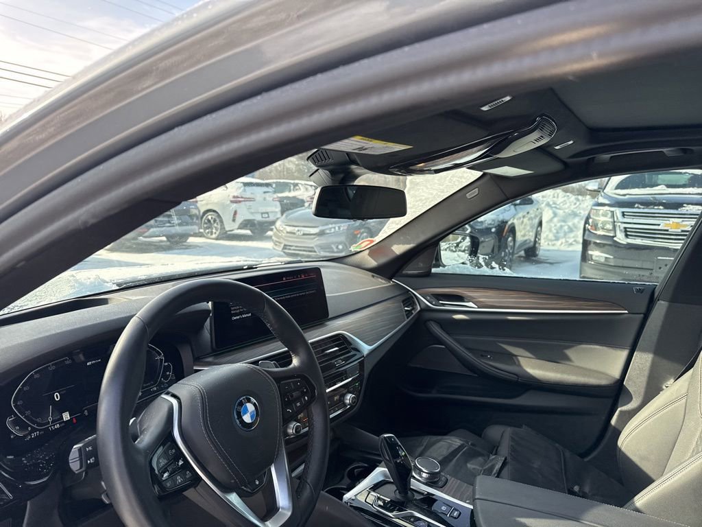 Used 2023 BMW 530e xDrive w/ Premium Package image 12