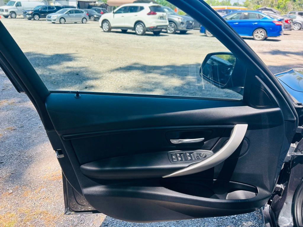 Used 2015 BMW 320i Sedan RWD image 21