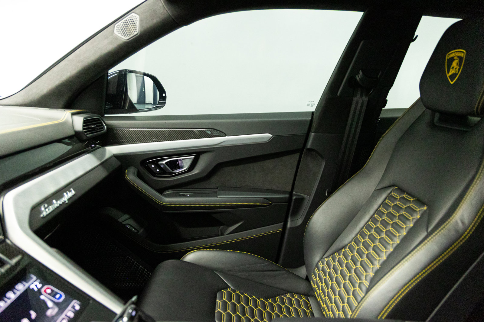 Used 2021 Lamborghini Urus AWD/4WD image 33