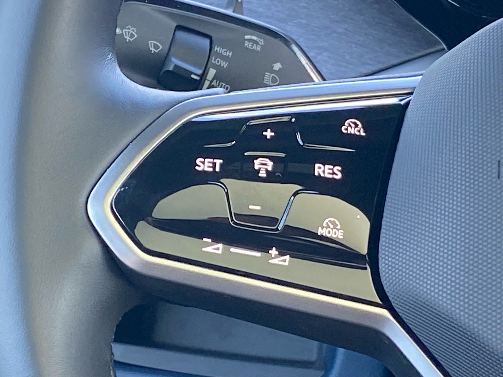 Certified 2025 Volkswagen ID. Buzz Pro S Plus AWD/4WD image 6