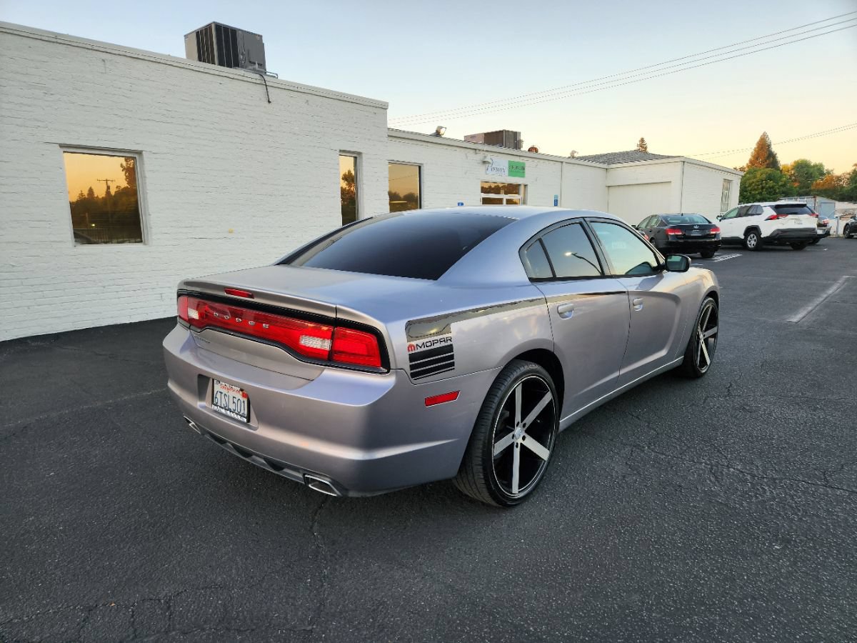Used 2011 Dodge Charger SE RWD image 6