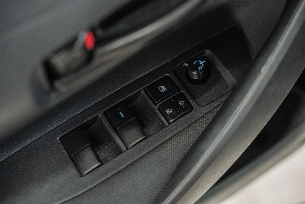 Used 2025 Toyota Corolla LE FWD image 33