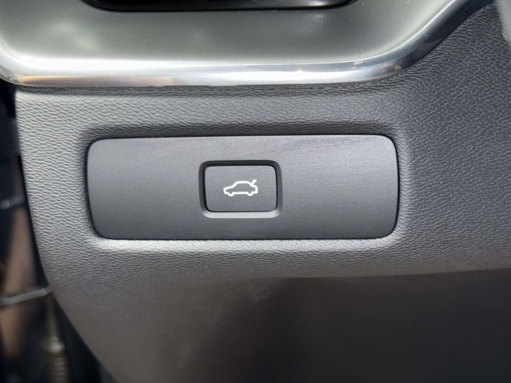 Used 2024 Volvo XC60 B5 Core AWD/4WD image 27