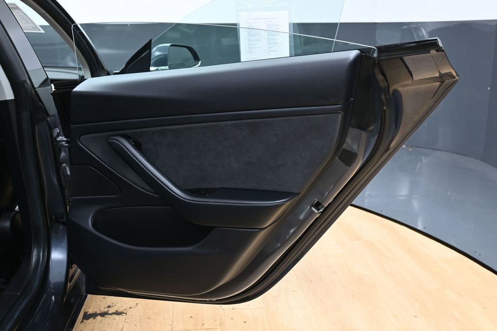 Used 2018 Tesla Model 3 Long Range image 43