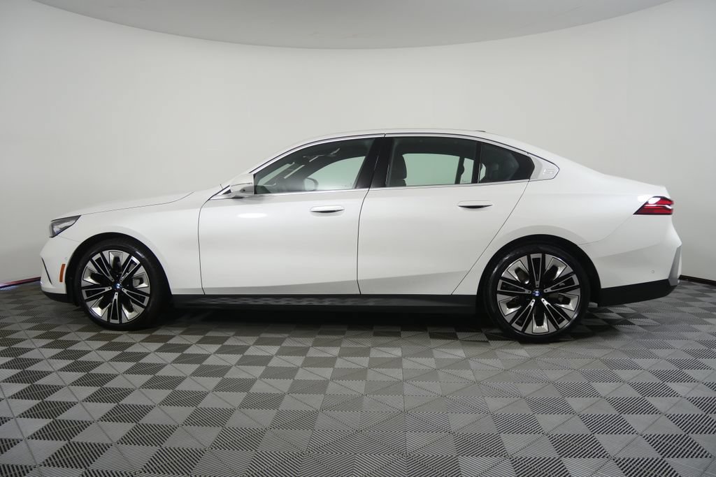 Used 2026 BMW 540i xDrive AWD/4WD image 2