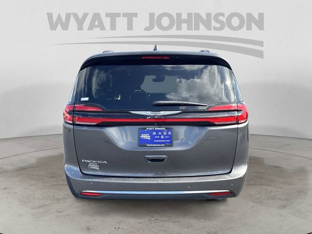 Used 2022 Chrysler Pacifica Touring-L image 4