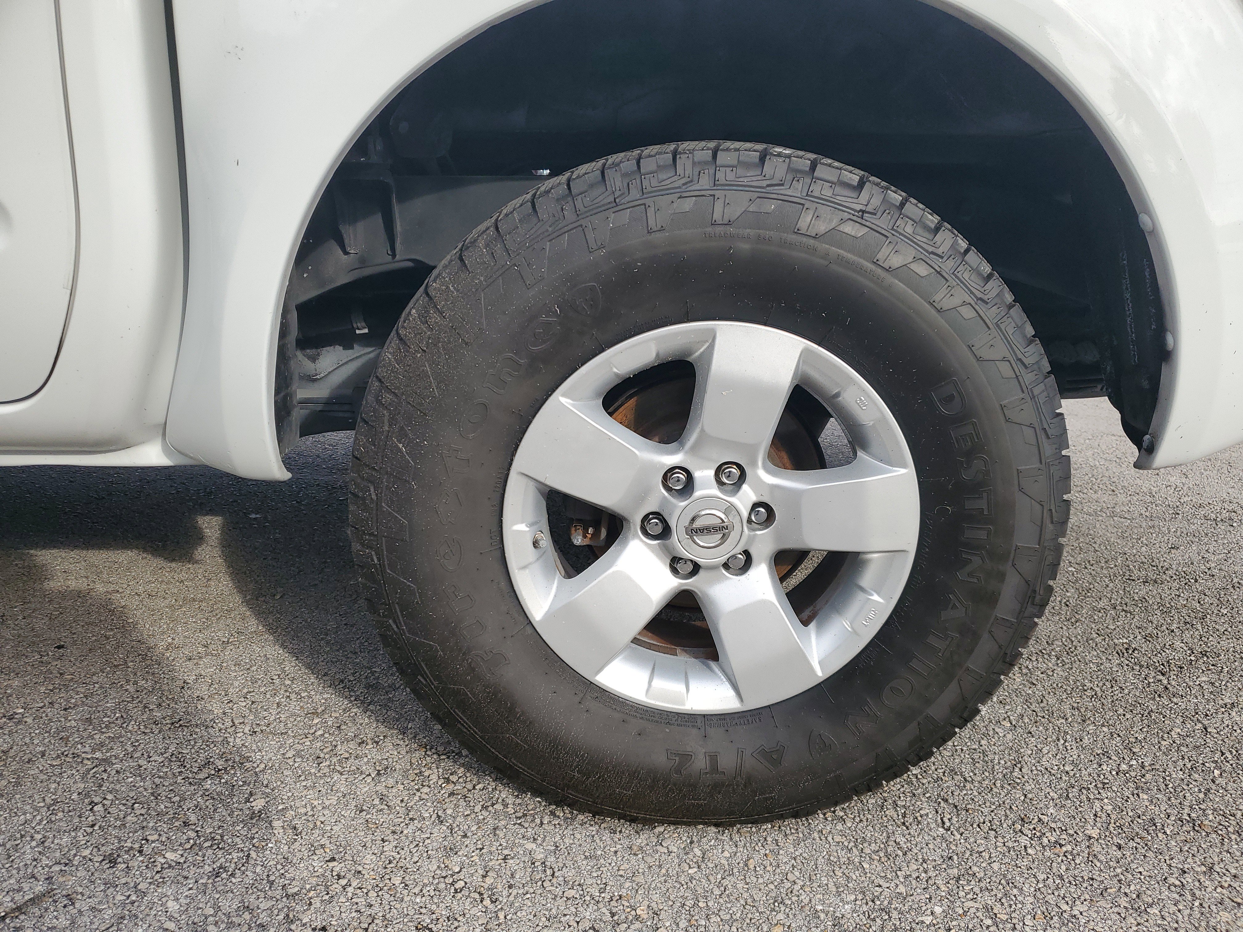 Used 2011 Nissan Frontier SV image 27