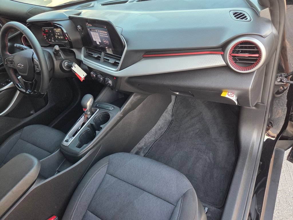 Used 2024 Chevrolet Trax RS FWD image 16
