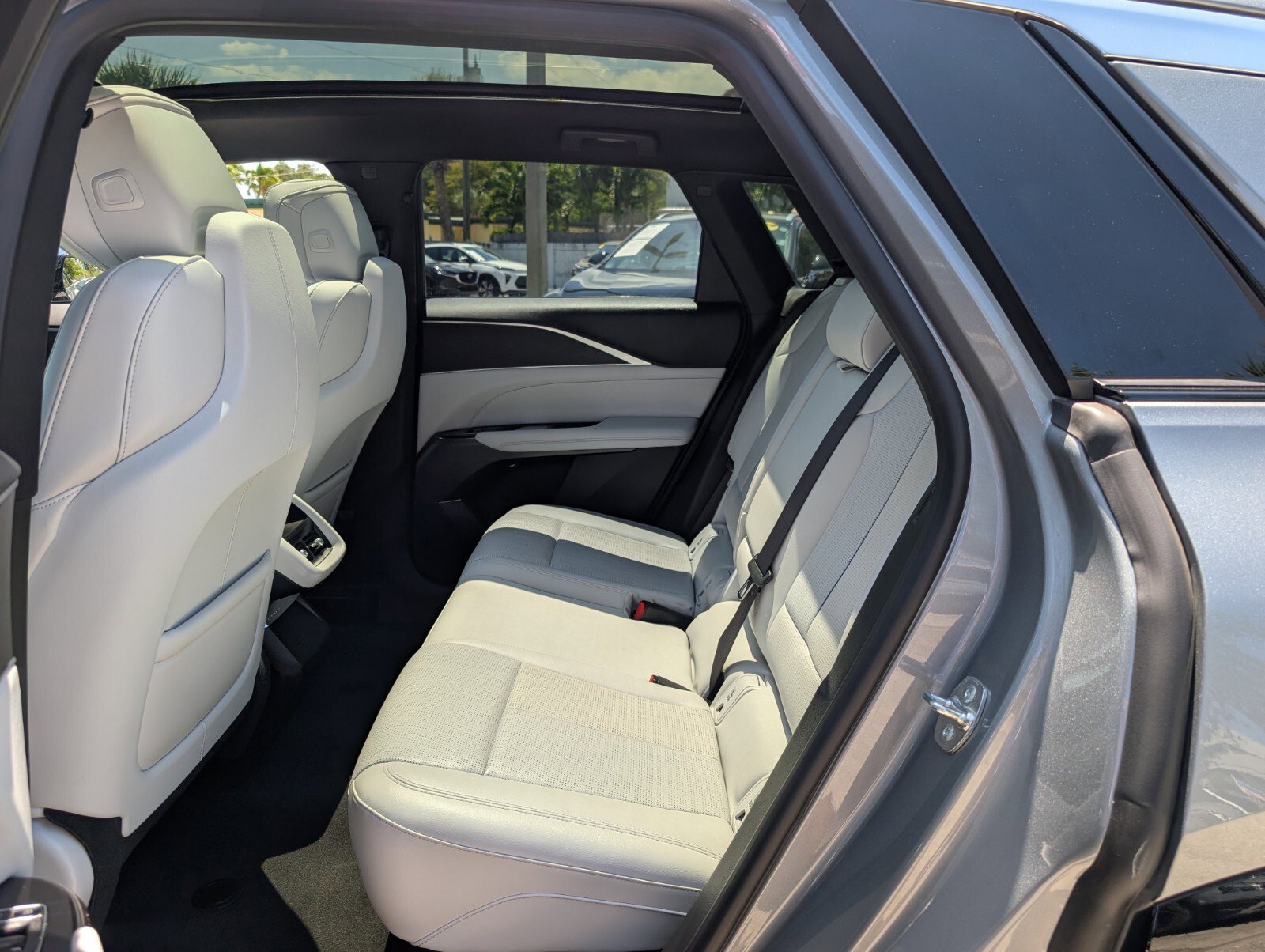 Used 2024 Cadillac Lyriq Luxury w/ LPO, Floor Liner Package RWD image 11