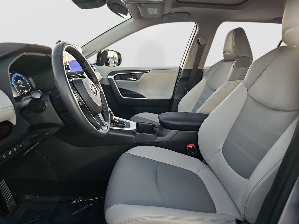 Used 2023 Toyota RAV4 Limited image 16