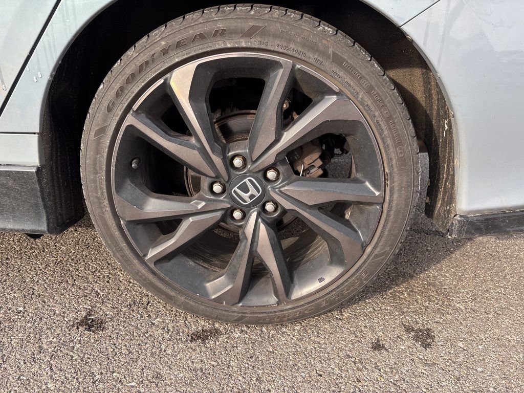 Used 2017 Honda Civic Sport Touring image 4