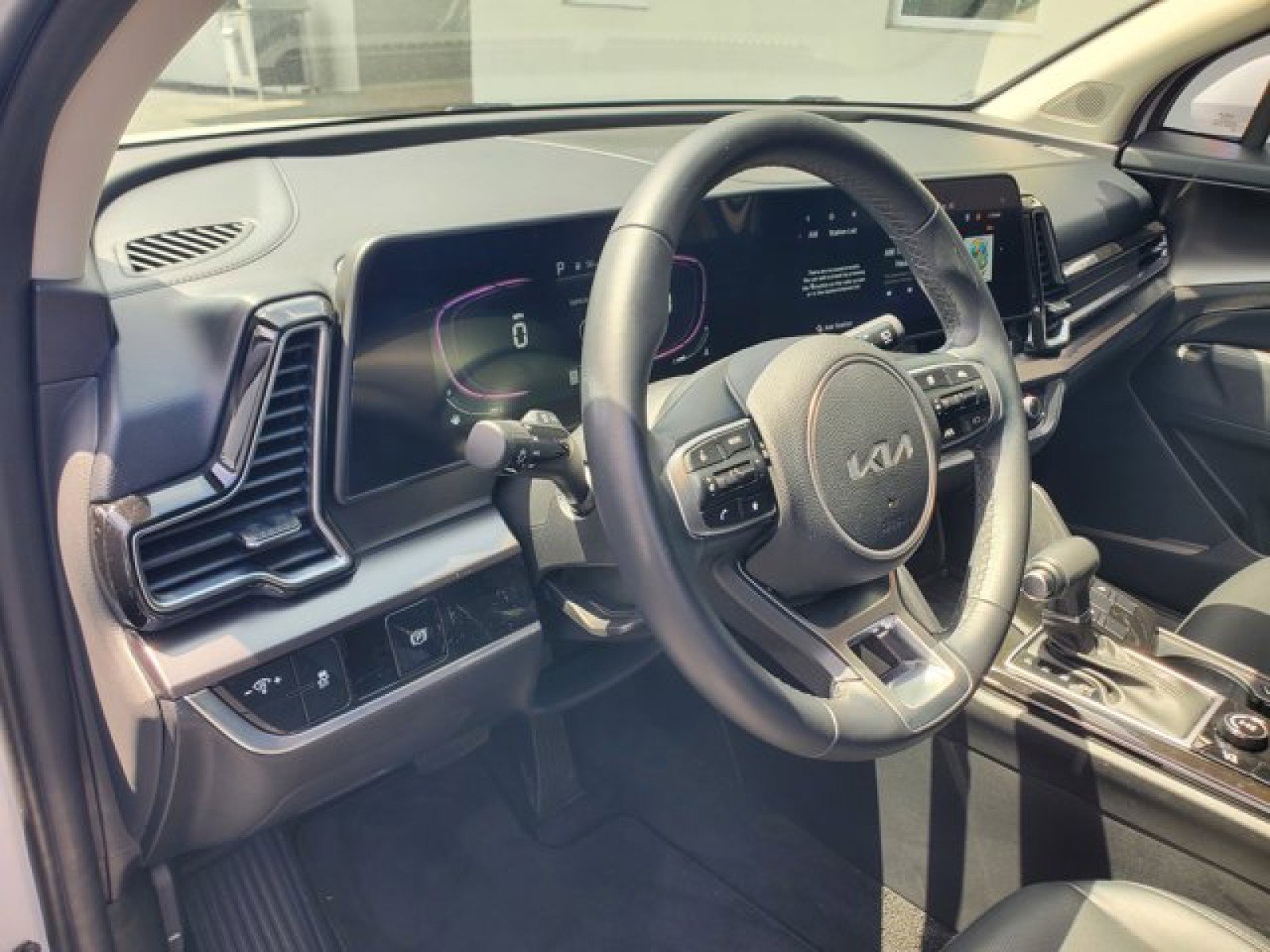 Used 2024 Kia Sportage EX image 9