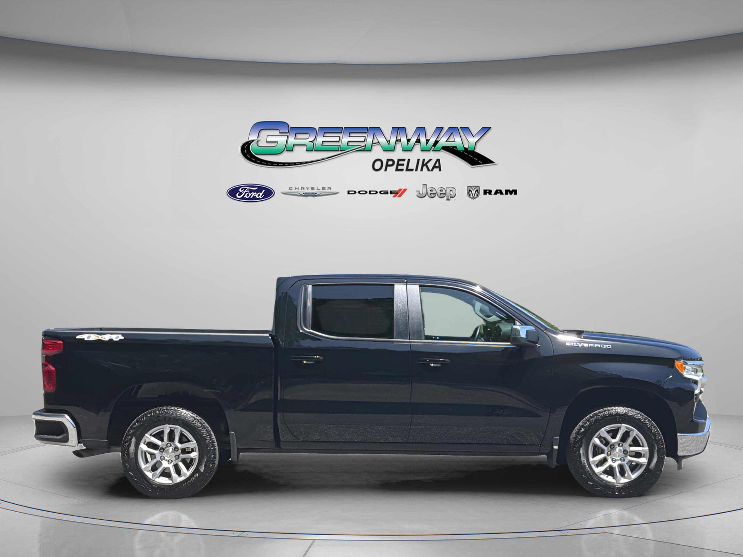 Used 2023 Chevrolet Silverado 1500 LT AWD/4WD image 19