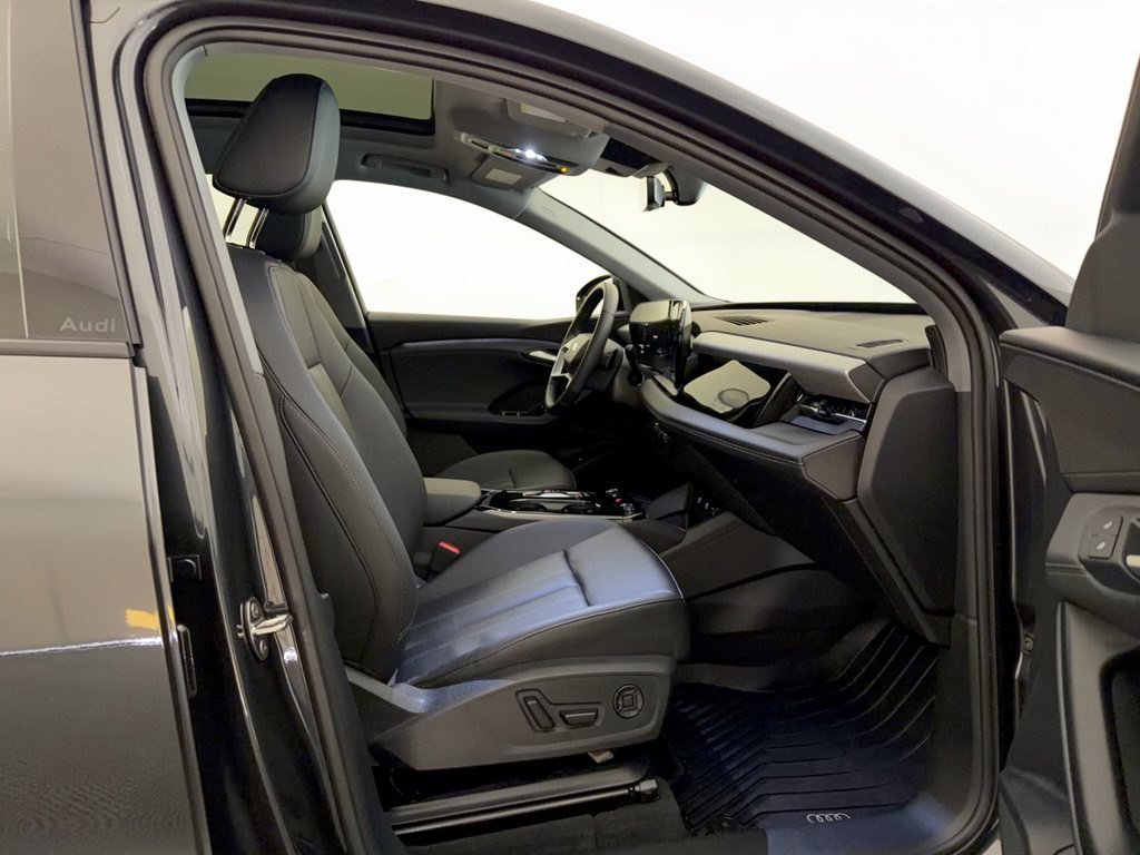Certified 2025 Audi Q6 e-tron Premium w/ Convenience Package RWD image 30