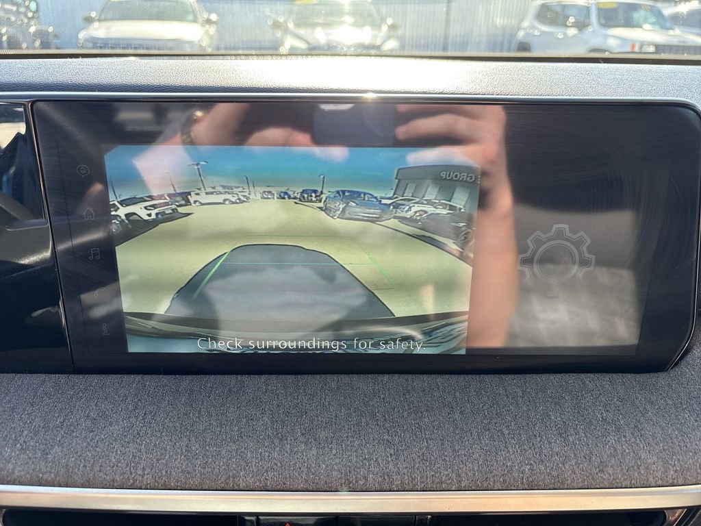 Used 2025 Nissan Kicks SV w/ Illumination Package image 15