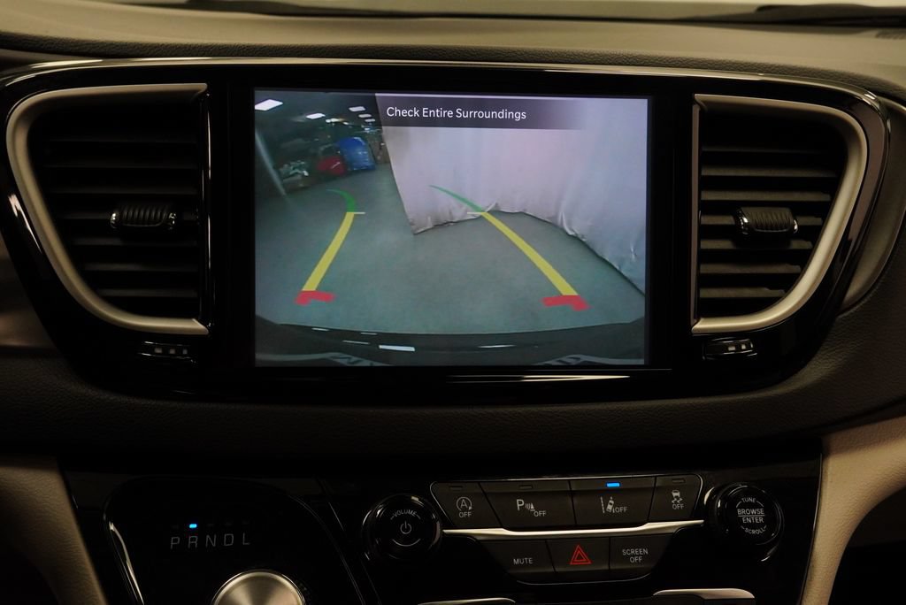 Certified 2024 Chrysler Pacifica Touring-L FWD image 36