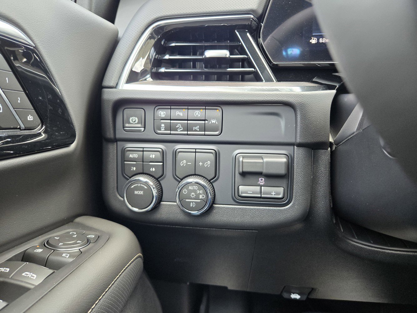 New 2026 Chevrolet Suburban Premier w/ Sun And Tow Package AWD/4WD image 13