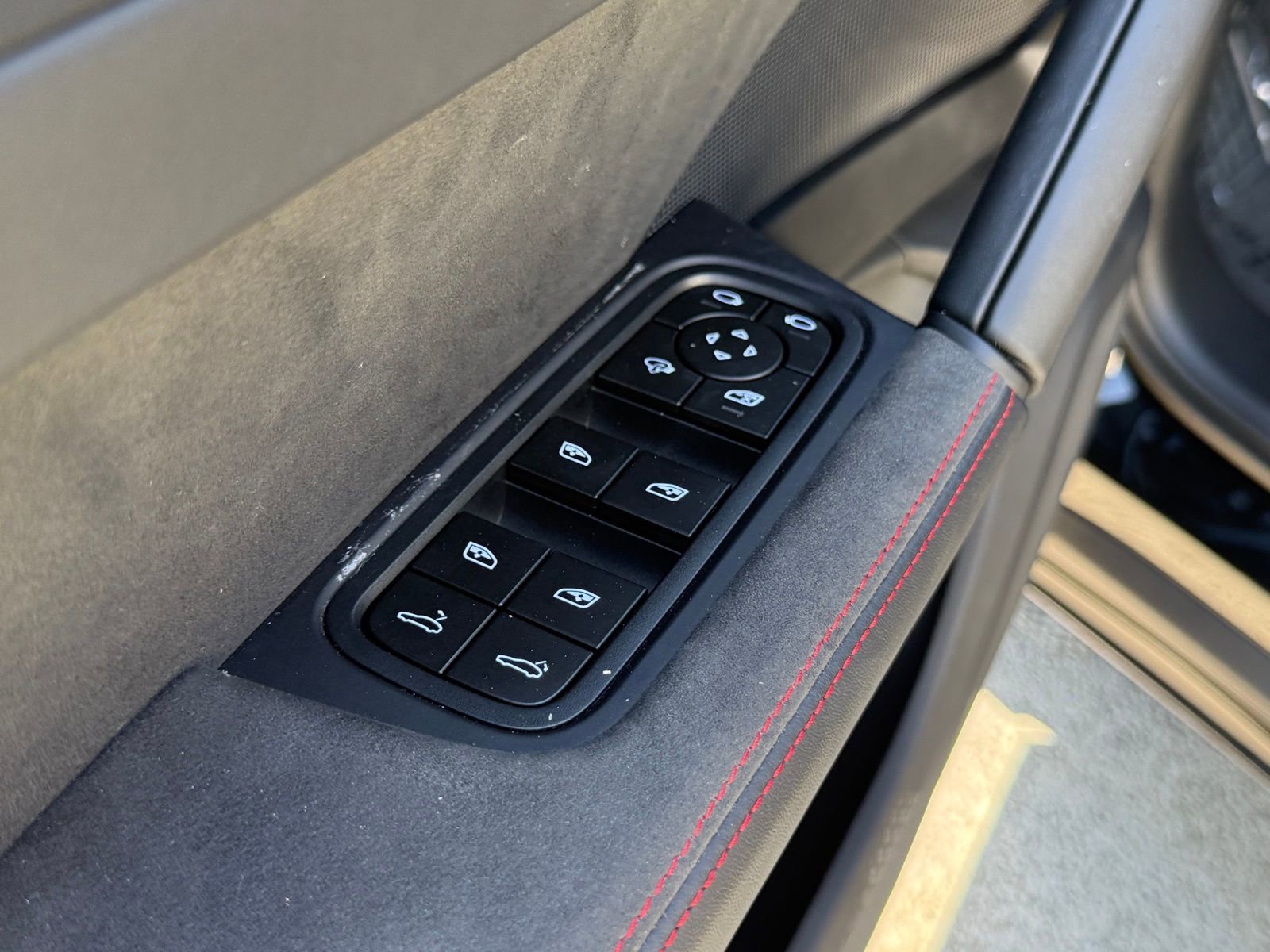 Used 2025 Porsche Cayenne GTS image 24