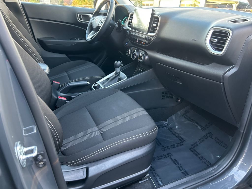 Certified 2025 Hyundai Venue SEL image 26
