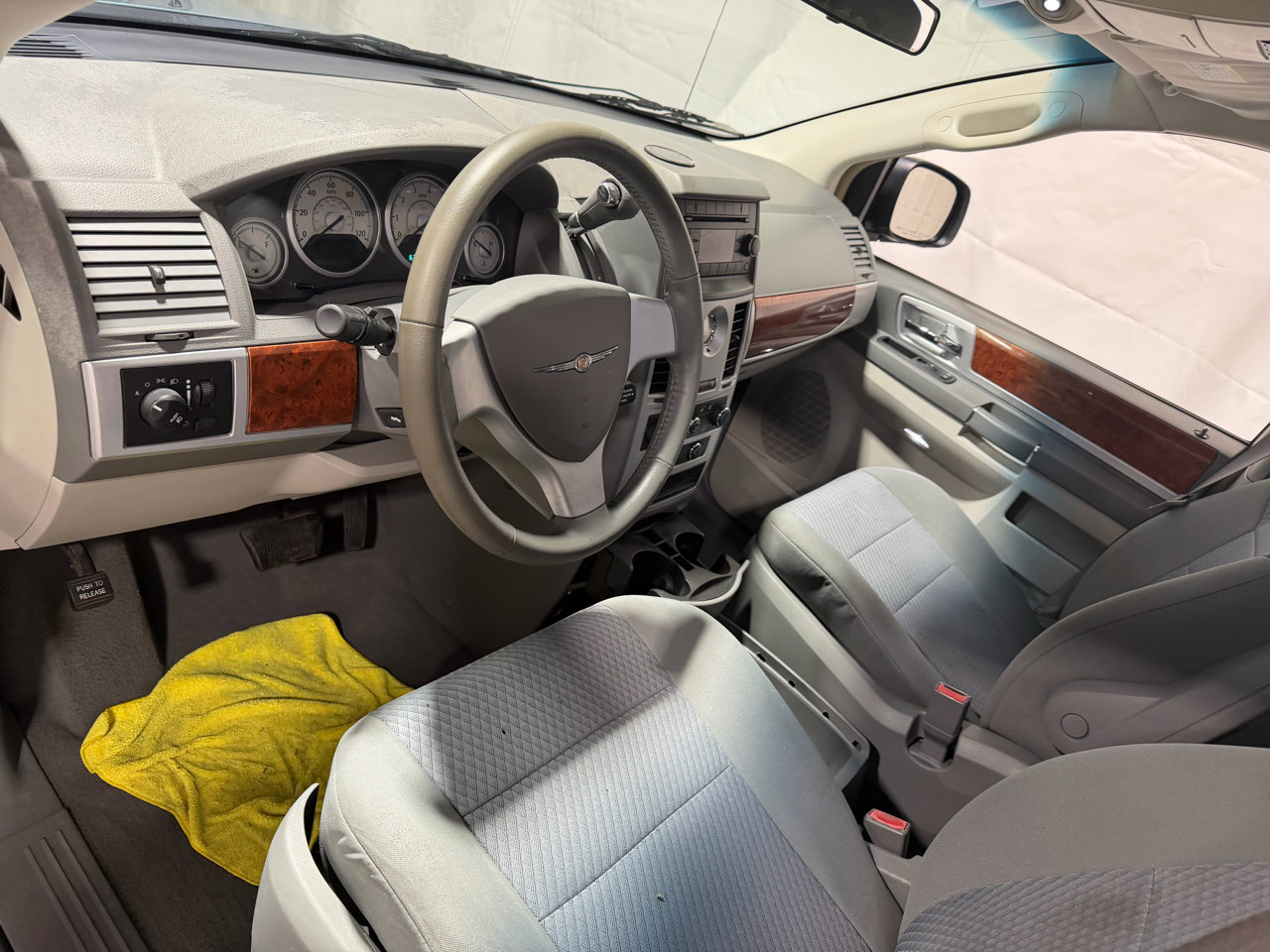 Used 2009 Chrysler Town & Country Touring w/ Flexible Seating Group image 22