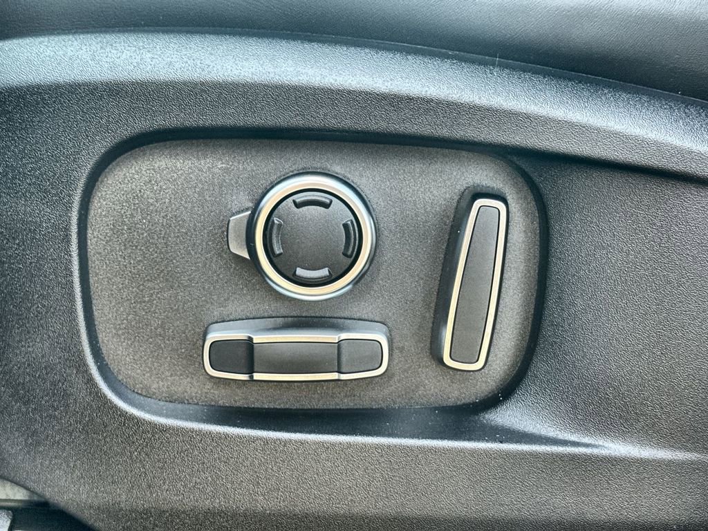 Certified 2025 Land Rover Defender 130 X-Dynamic SE image 20