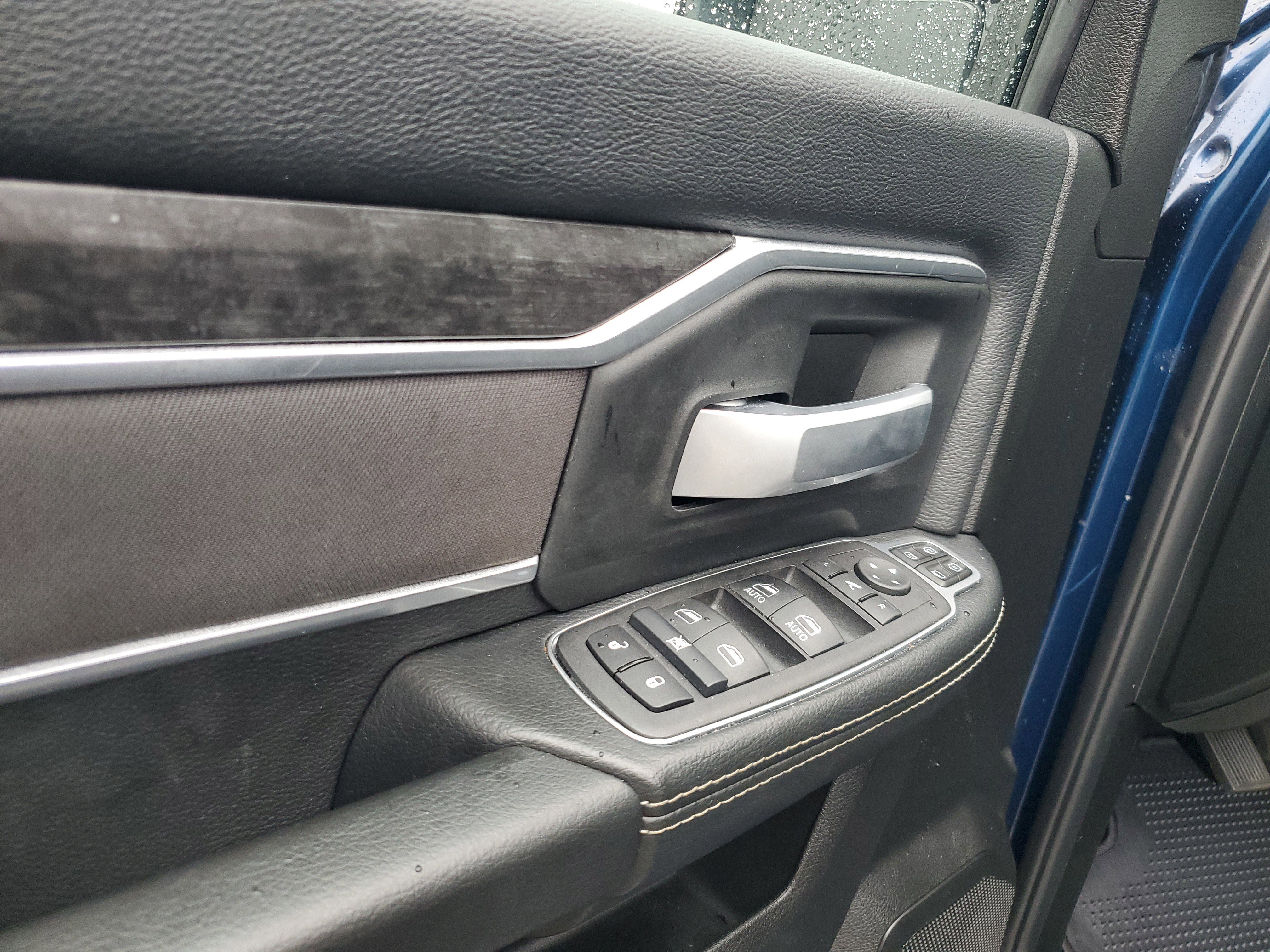 Used 2024 RAM 2500 Big Horn w/ Sport Appearance Package image 7