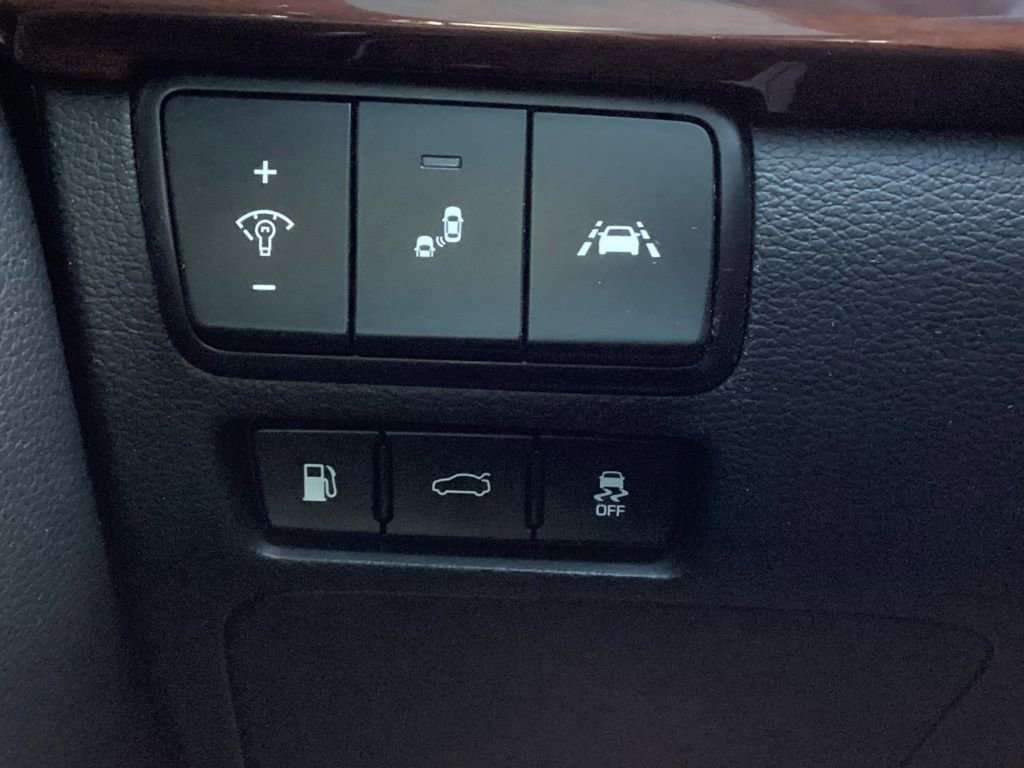 Used 2019 Kia Cadenza Technology image 22