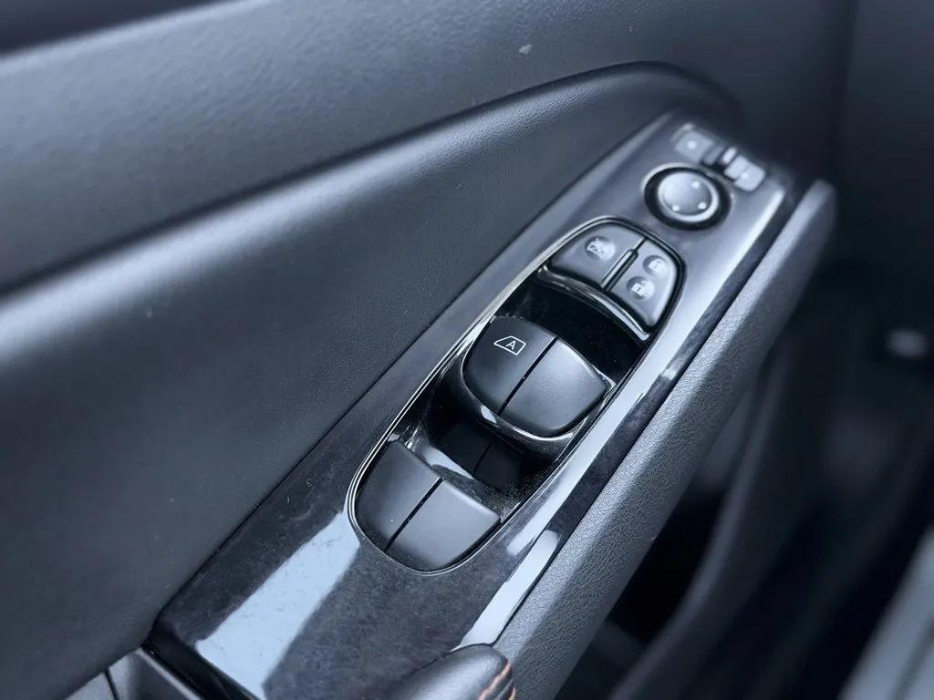Used 2024 Nissan Altima 2.5 SR FWD image 9