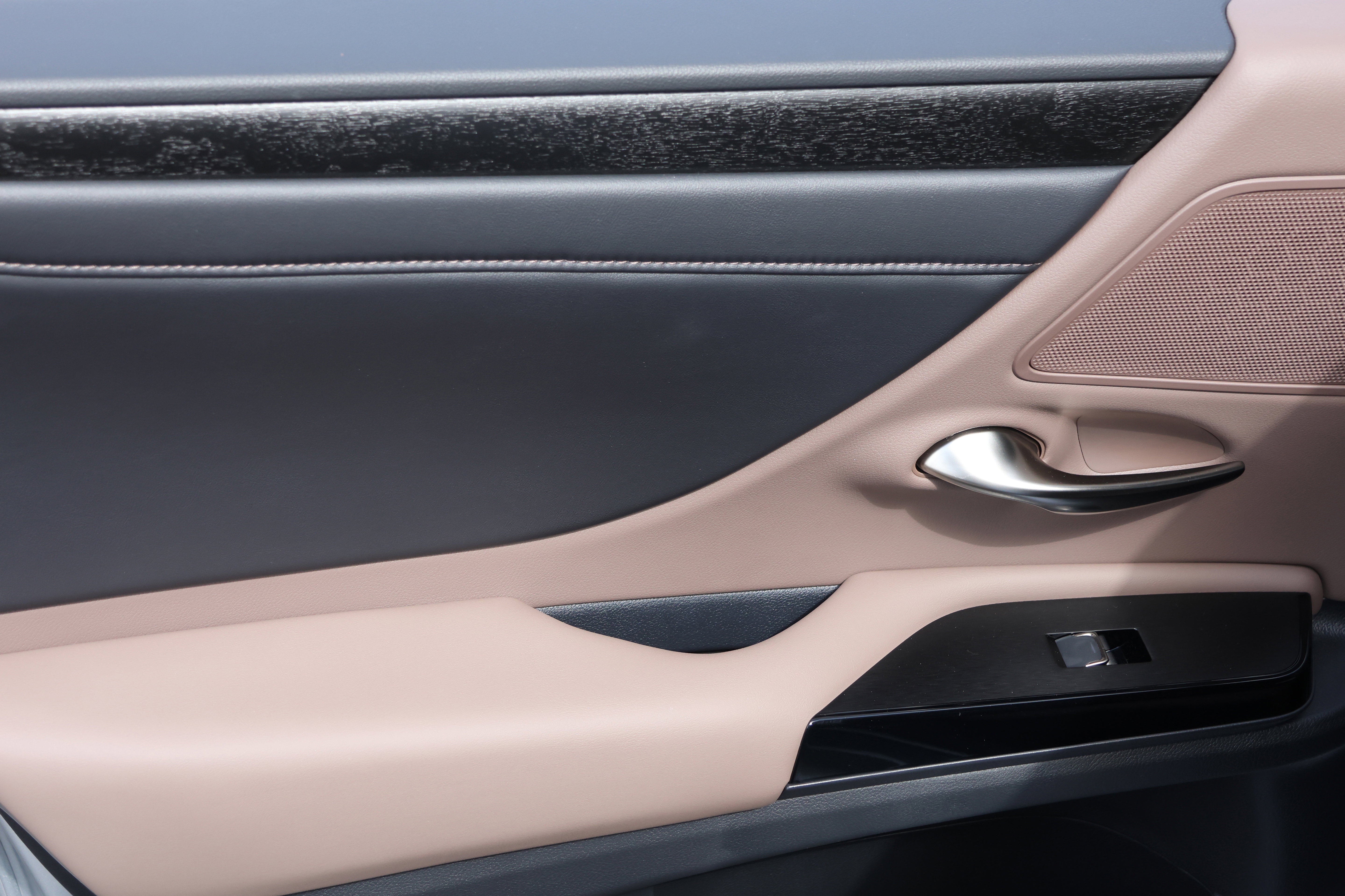 Used 2025 Lexus ES 350 w/ Premium Package image 33