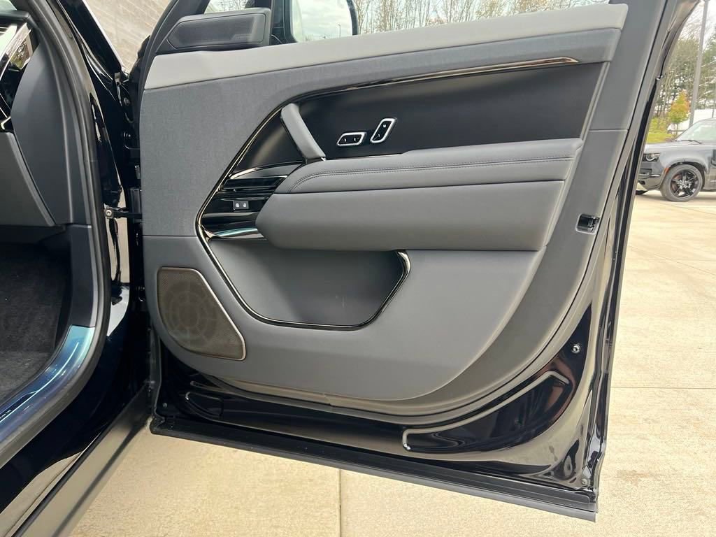 New 2025 Land Rover Range Rover Sport SV Edition Two image 23