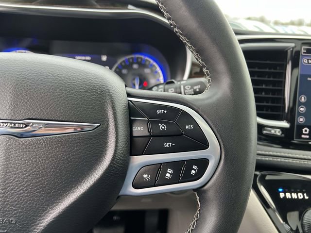 Used 2023 Chrysler Pacifica Limited image 19