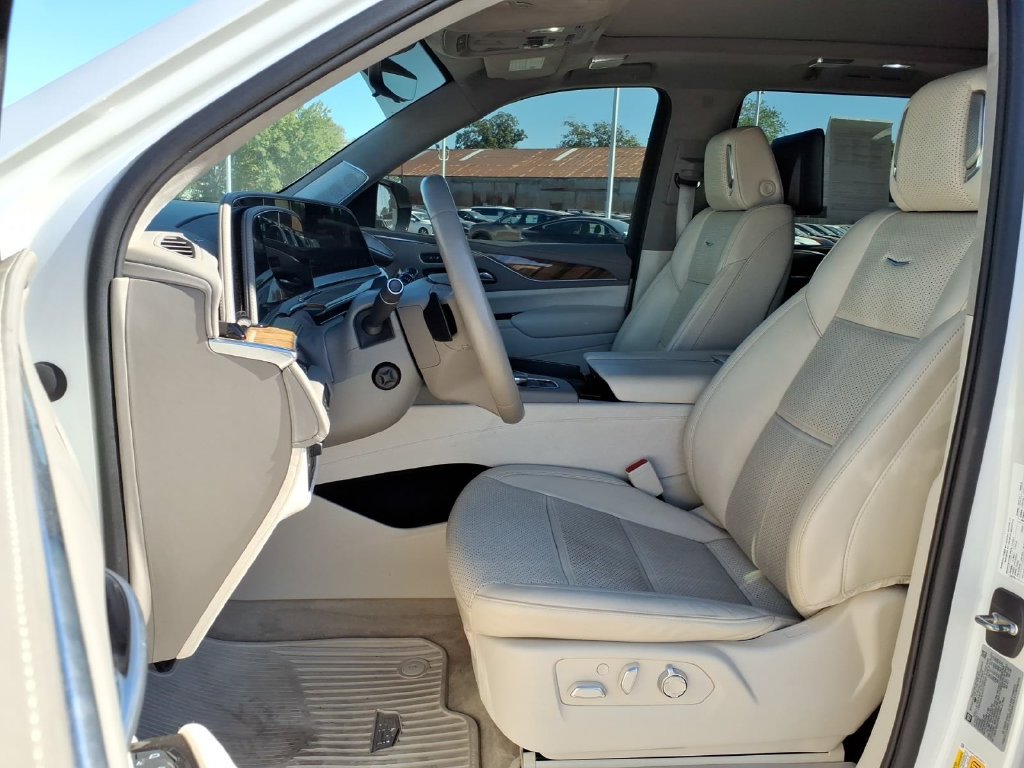 Used 2022 Cadillac Escalade Sport Platinum w/ LPO, ONYX Package AWD/4WD image 21