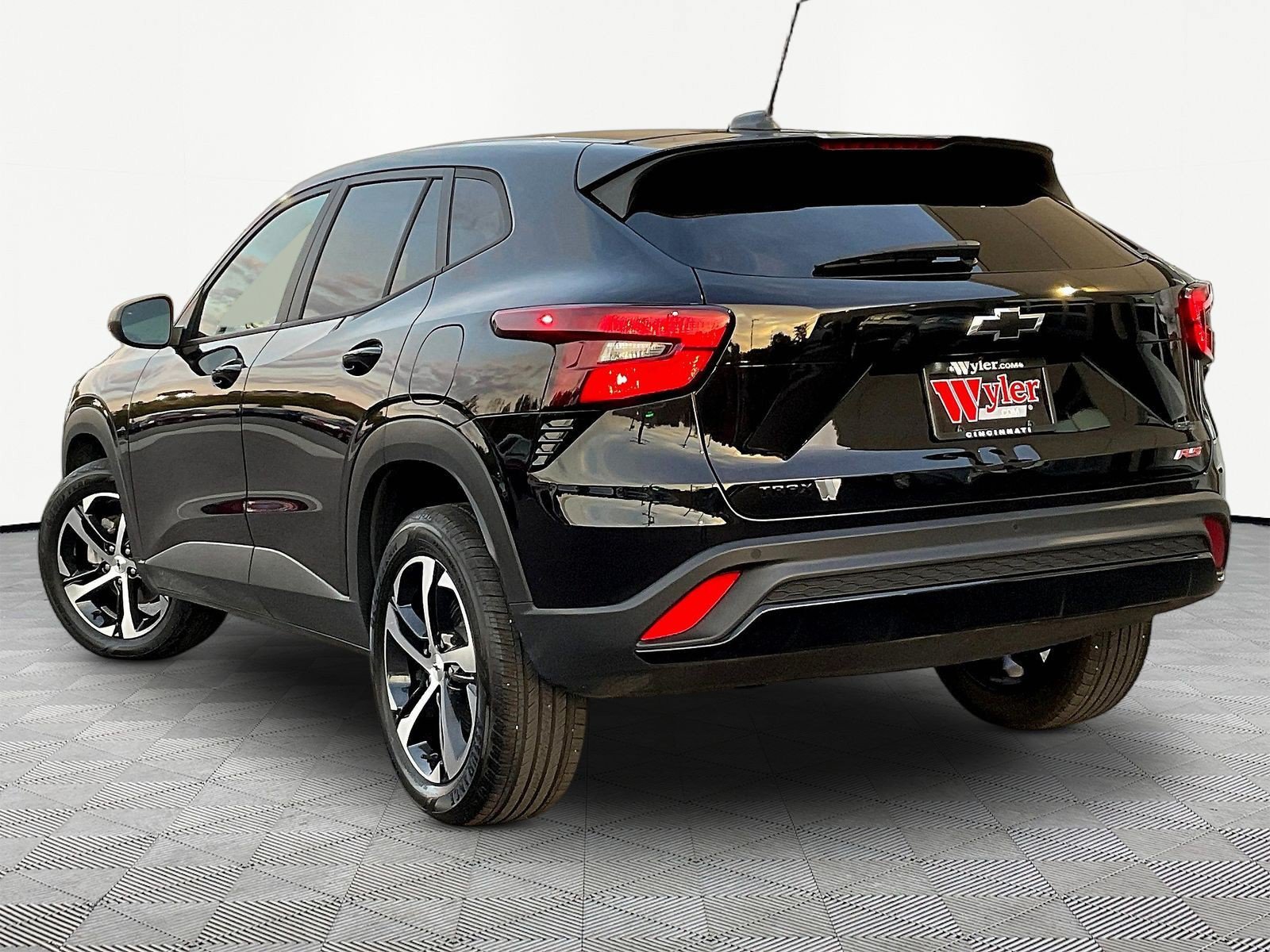 Used 2025 Chevrolet Trax RS w/ Driver Confidence Package FWD image 4