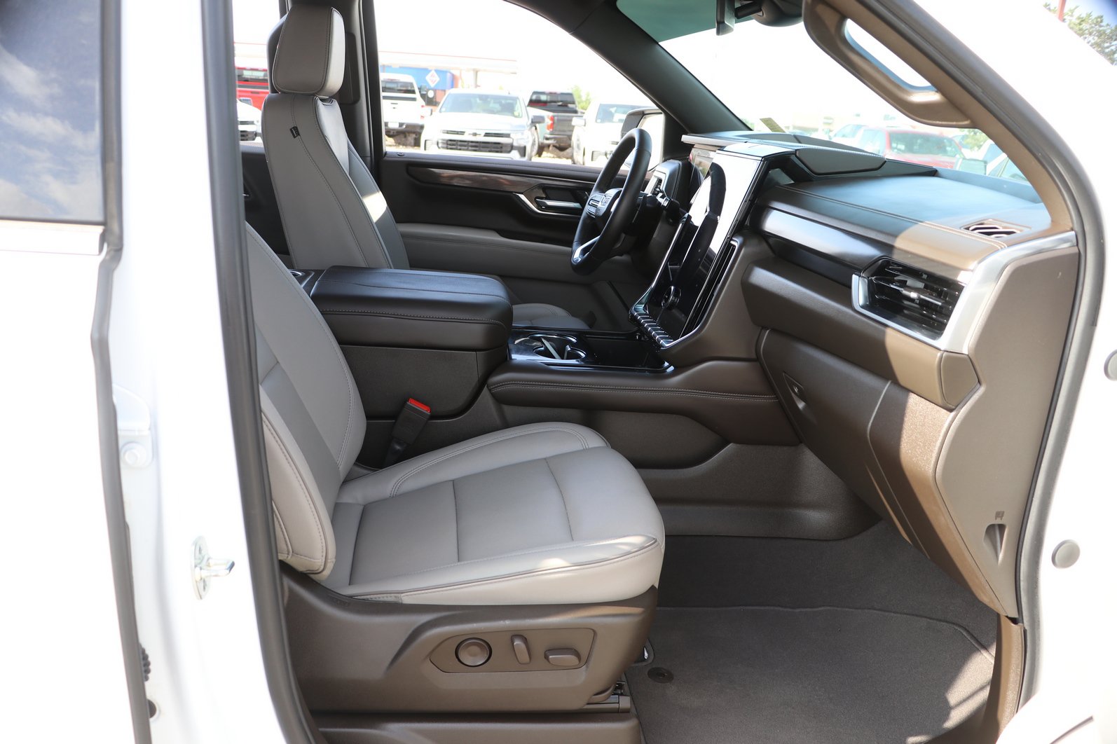 Used 2026 GMC Yukon XL Elevation AWD/4WD image 33