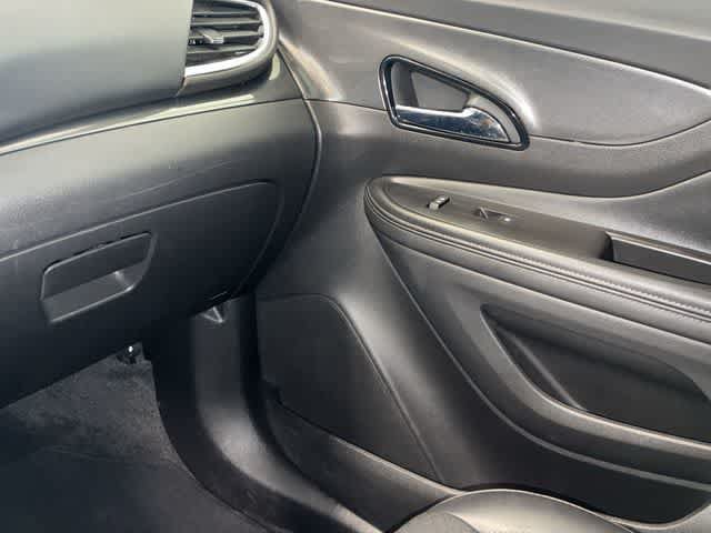 Used 2019 Buick Encore Sport Touring FWD image 31