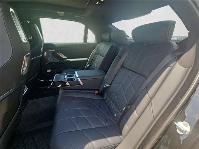 Used 2026 BMW i7 xDrive60 w/ Executive Package AWD/4WD image 13