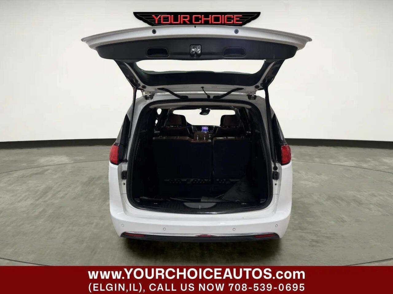 Used 2017 Chrysler Pacifica Limited FWD image 5