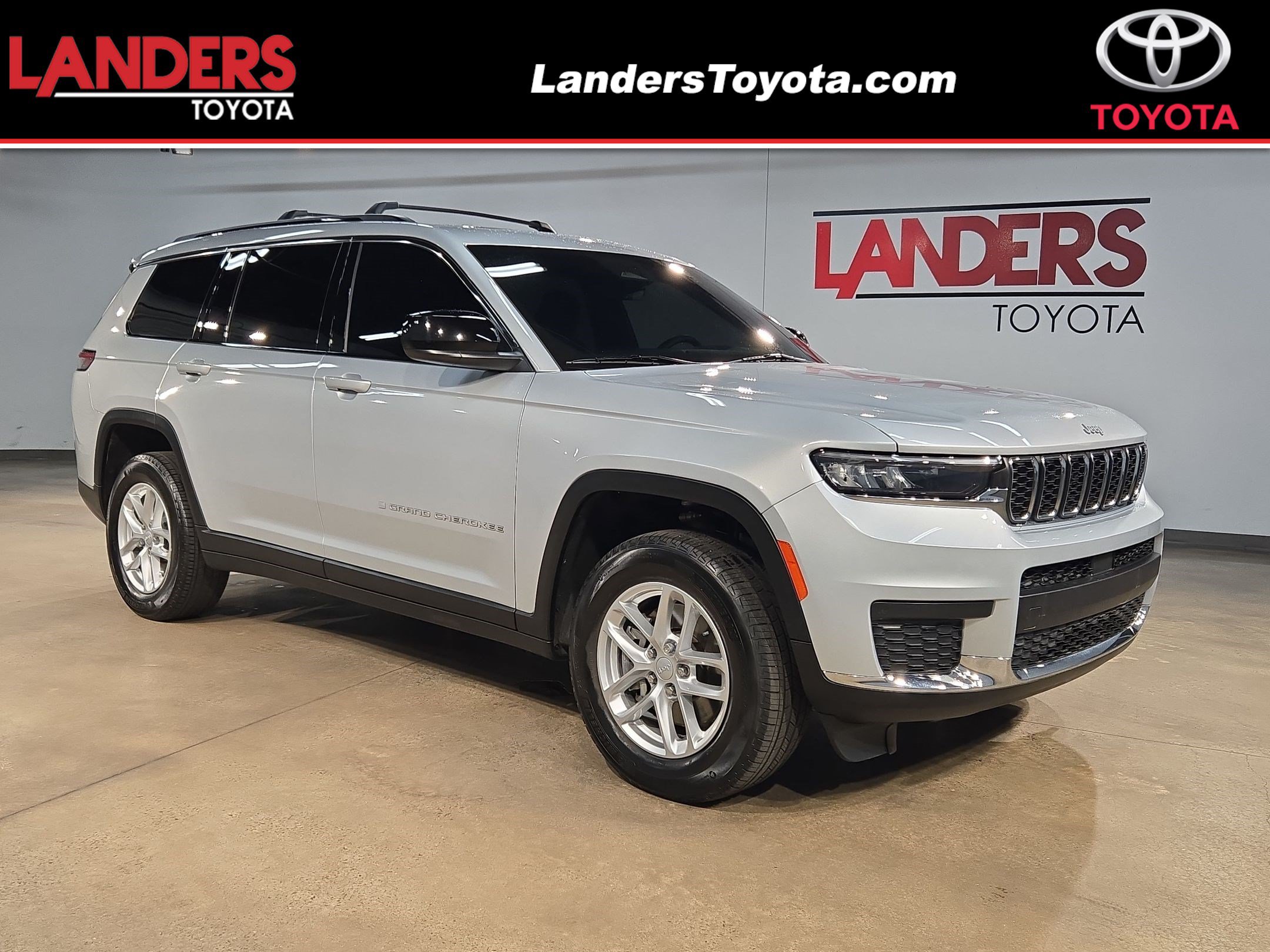 Used 2025 Jeep Grand Cherokee L Laredo w/ Luxury Tech Group I AWD/4WD image 1