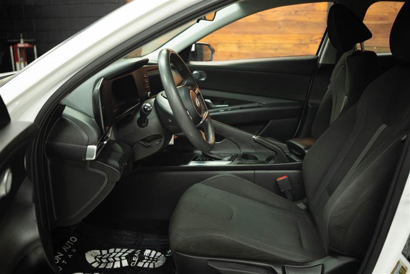 Used 2025 Hyundai Elantra SE FWD image 8