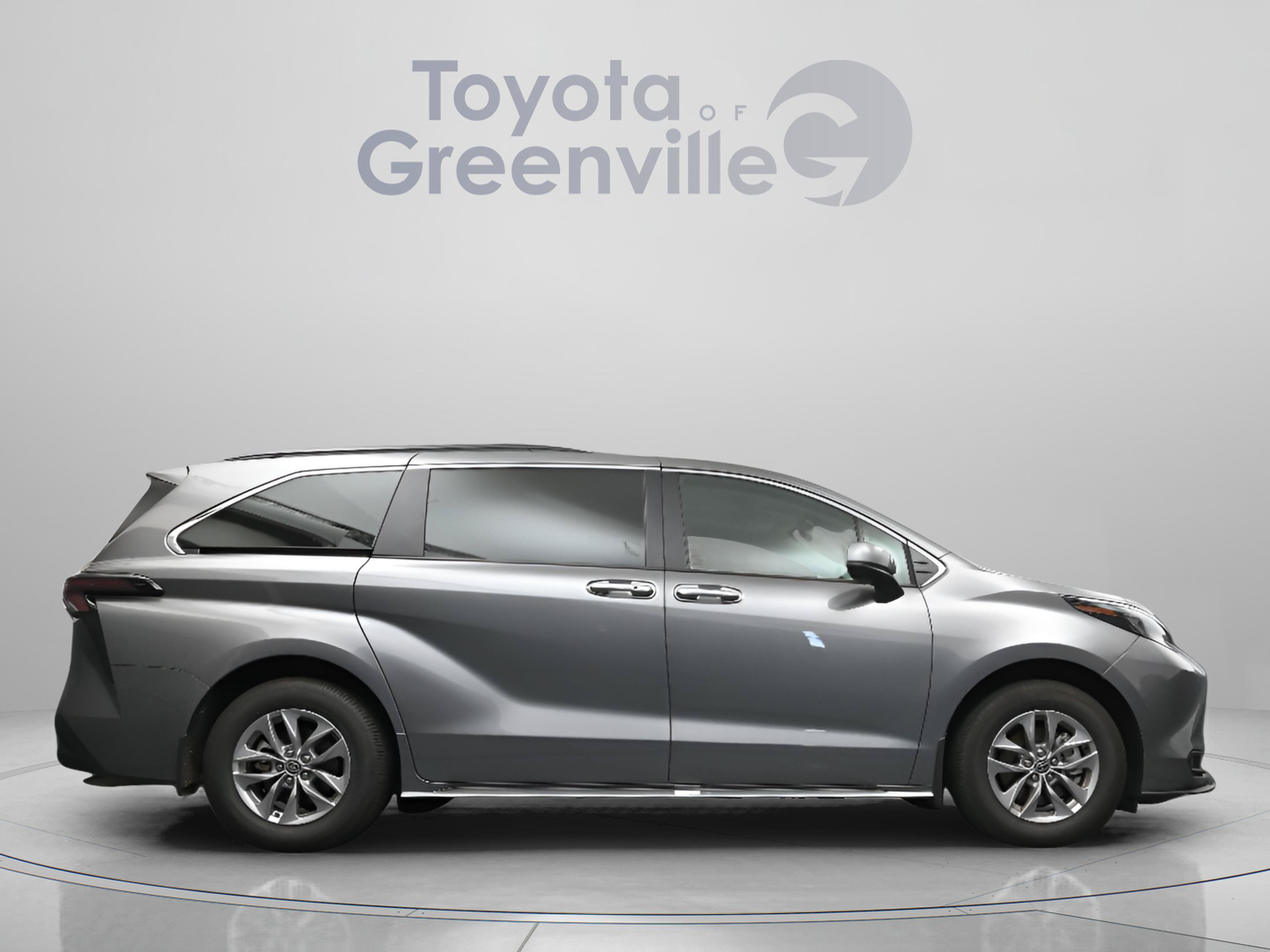 Certified 2026 Toyota Sienna XLE FWD image 17