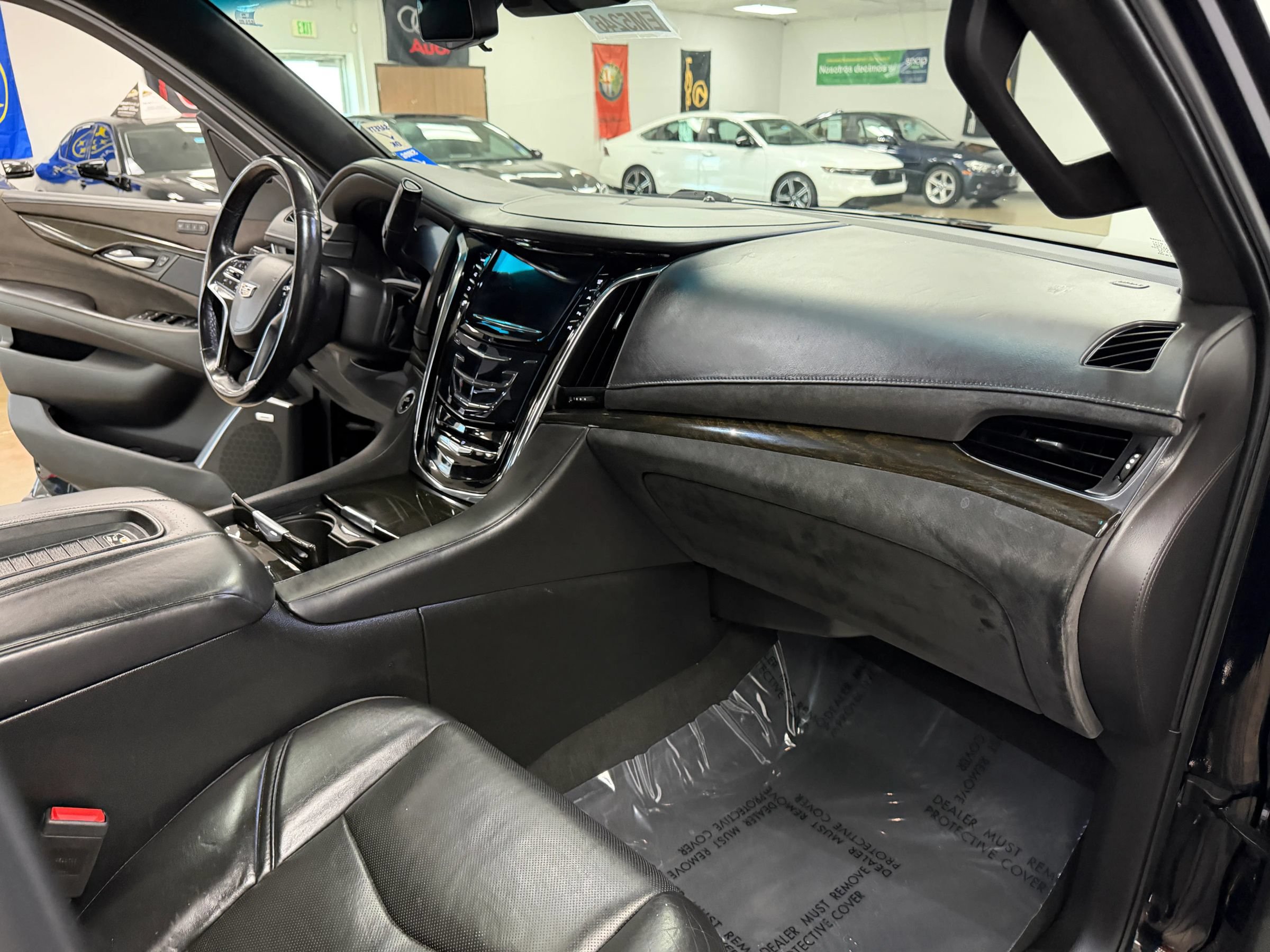Used 2018 Cadillac Escalade Platinum RWD image 25