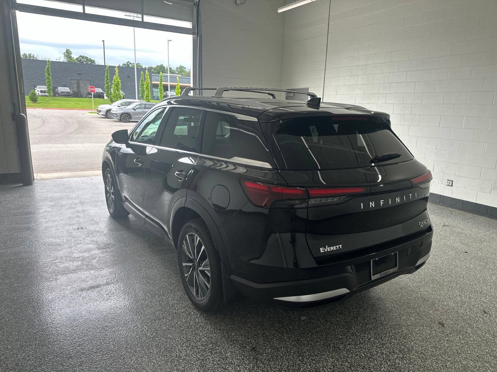 New 2027 INFINITI QX60 Luxe w/ Cargo Package AWD/4WD image 2