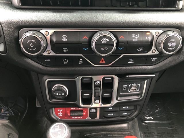 Used 2025 Jeep Gladiator Willys AWD/4WD image 28