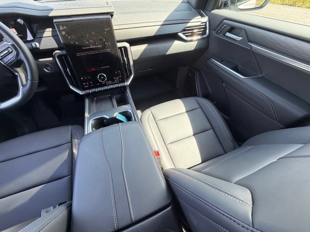 Used 2026 GMC Acadia Elevation w/ Elevation Premium Package AWD/4WD image 13