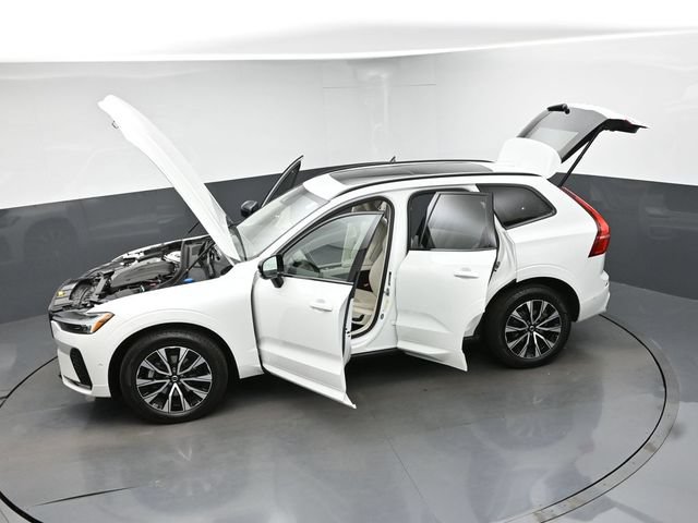 Used 2024 Volvo XC60 B5 Plus w/ Protection Package Premier AWD/4WD image 44
