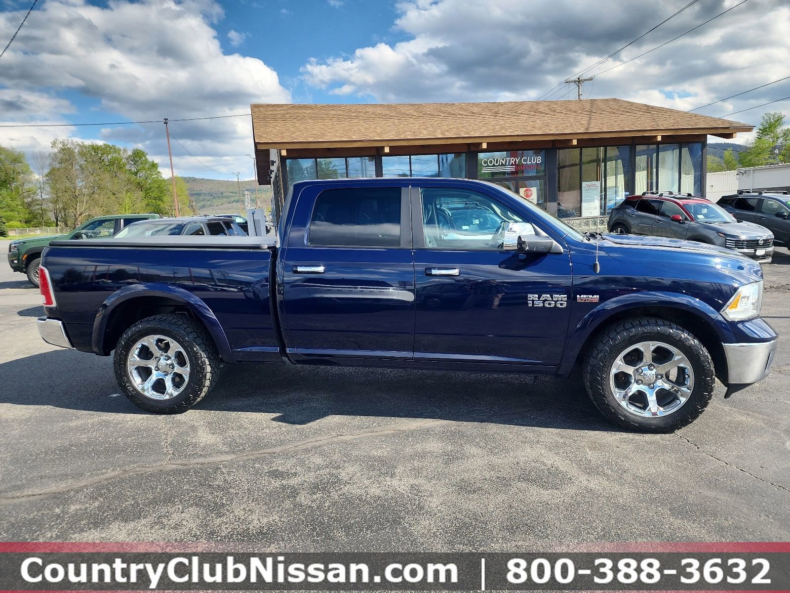 Used 2017 RAM 1500 Laramie AWD/4WD image 9