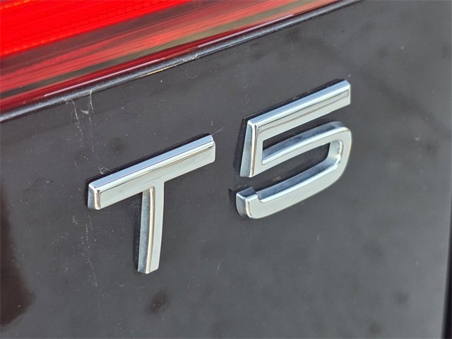 Used 2021 Volvo XC60 T5 Momentum w/ Premium Package image 8